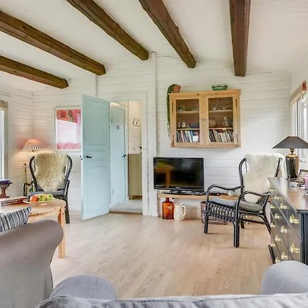 Ylvie - 150m From The Sea By Interhome