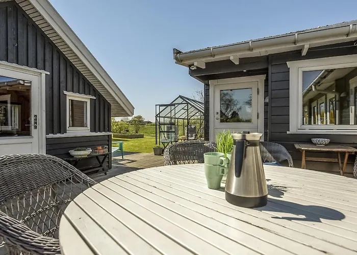 Ylvie - 150m From The Sea By Interhome