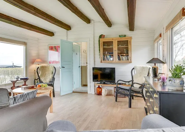 Ylvie - 150m From The Sea By Interhome